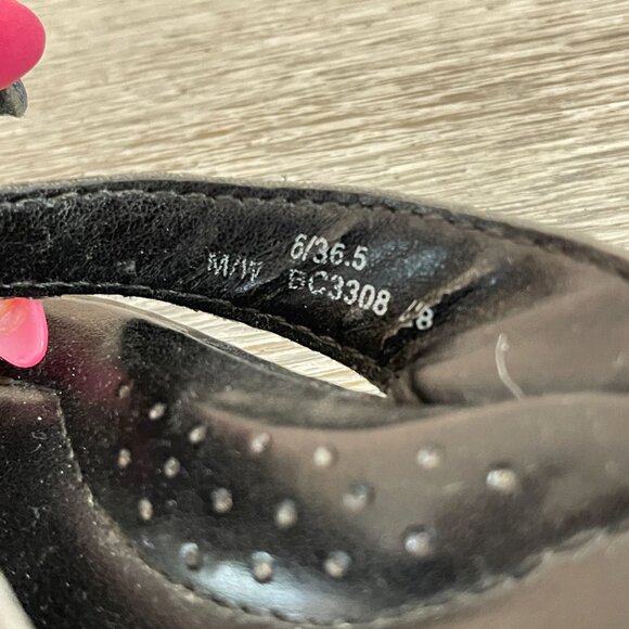 Born Concept BOC 6 Black Leather Flower Small Heel Thong Sandals - Picture 9 of 11